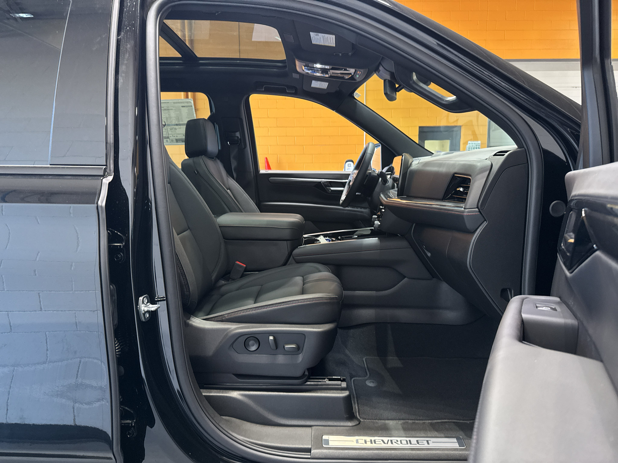 New 2026 Chevrolet Suburban RST w/ RST Capability Package AWD/4WD image 19
