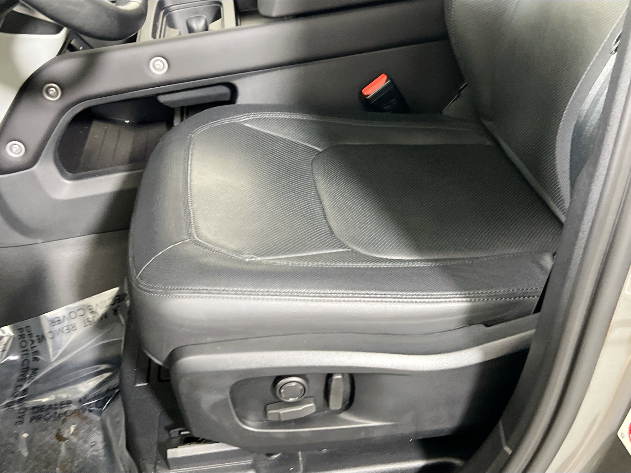 Used 2024 Land Rover Defender 110 X-Dynamic SE image 20