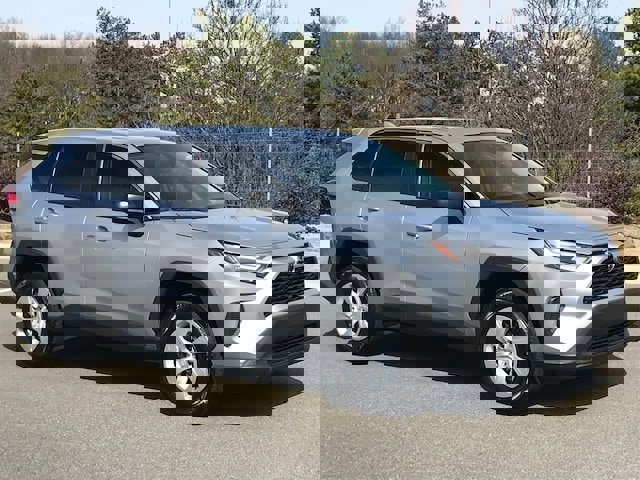 Used 2023 Toyota RAV4 LE video 2