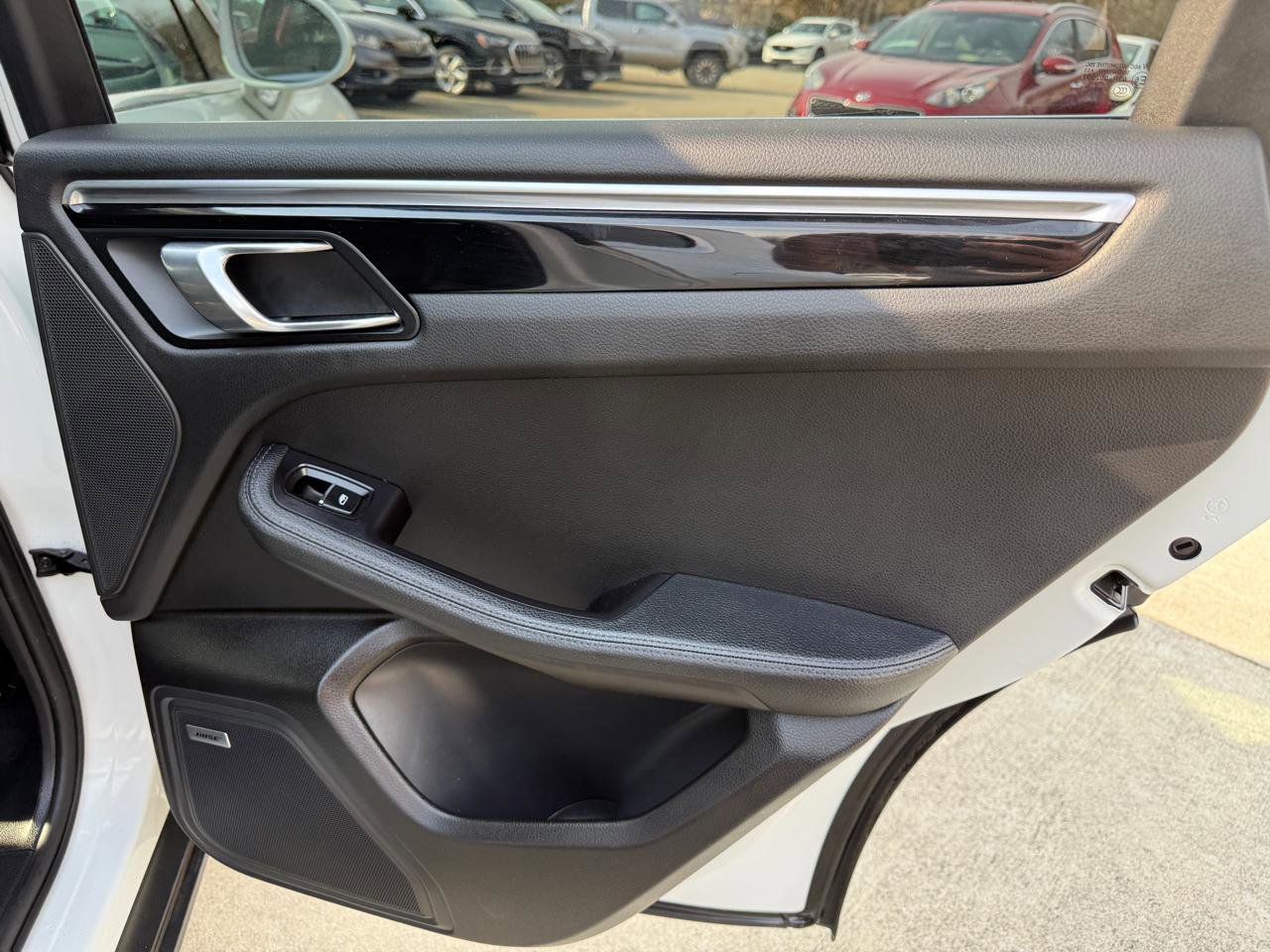 Used 2017 Porsche Macan S image 28