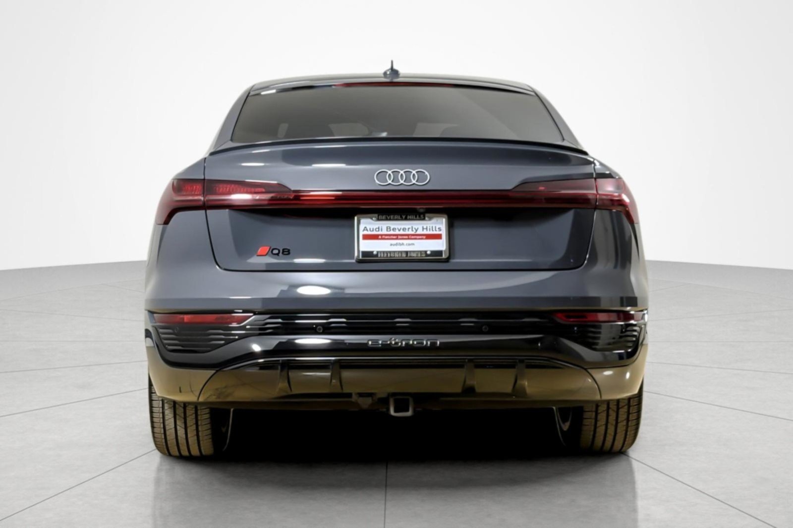 Used 2024 Audi Q8 e-tron Premium Plus AWD/4WD image 4
