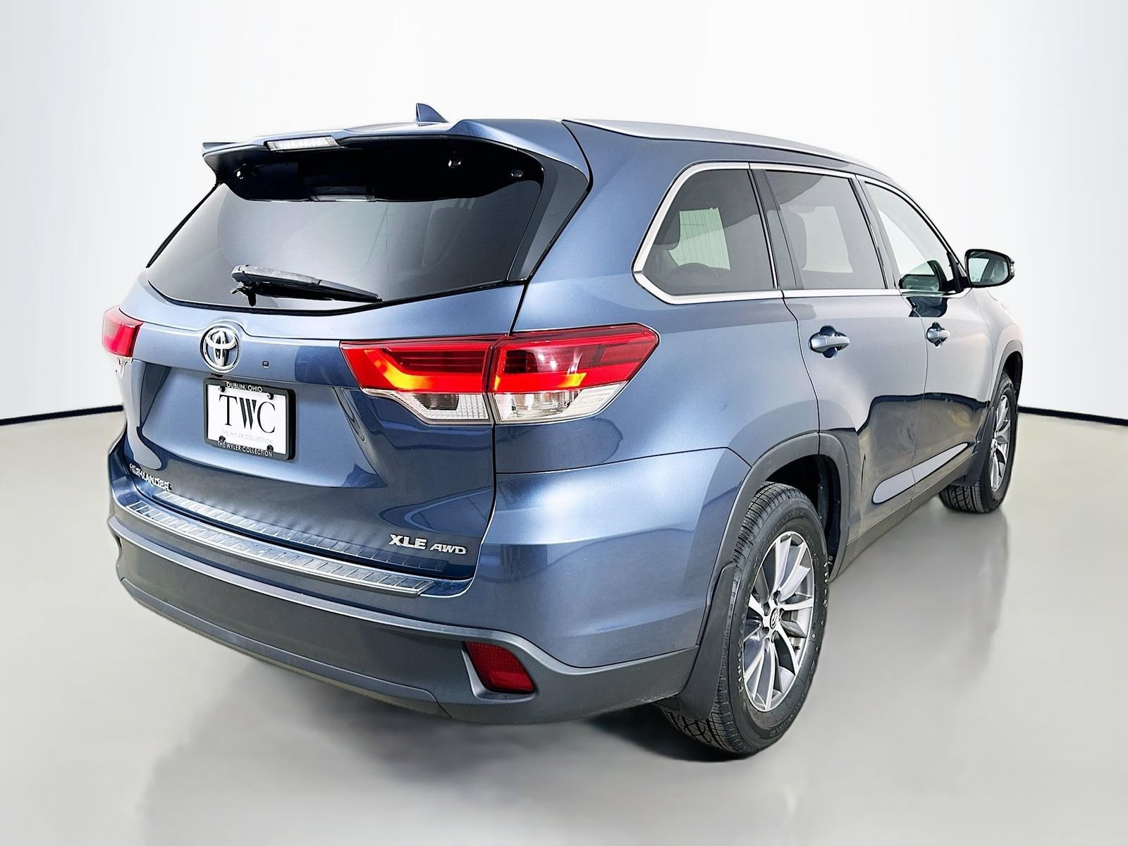 Used 2019 Toyota Highlander XLE AWD/4WD image 5