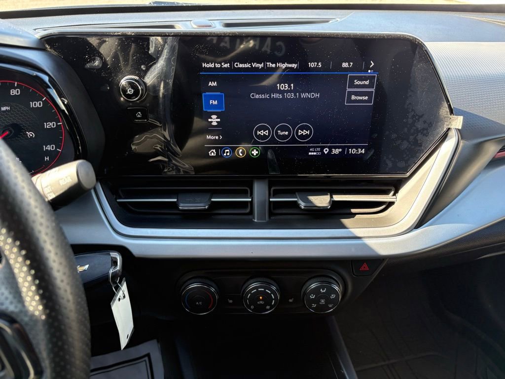 Used 2025 Chevrolet Trax RS image 29