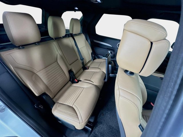 Used 2025 Land Rover Discovery Dynamic SE image 29