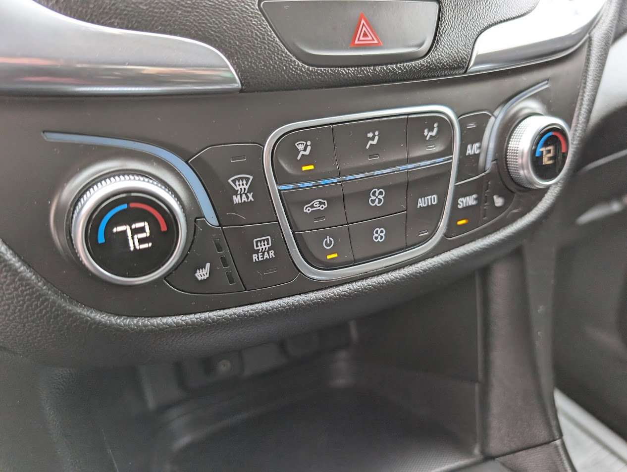 Used 2018 Chevrolet Equinox LT image 25