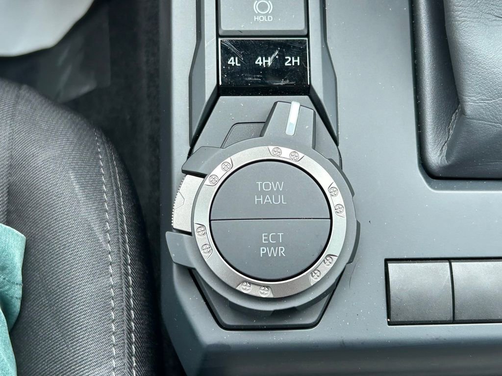 Used 2025 Toyota Tacoma SR5 AWD/4WD image 28