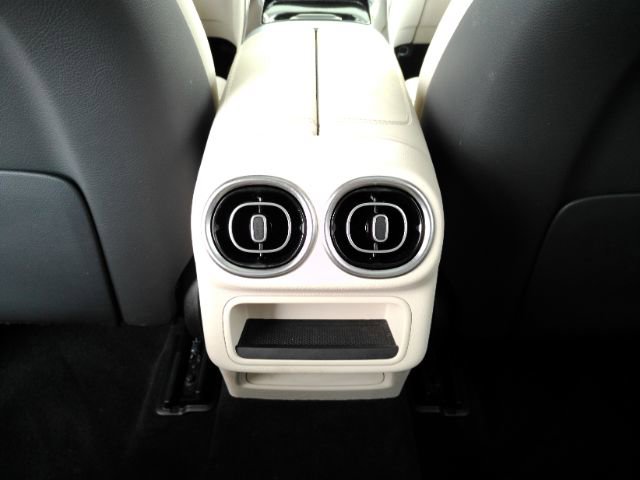 Used 2024 Mercedes-Benz GLC 300 image 29