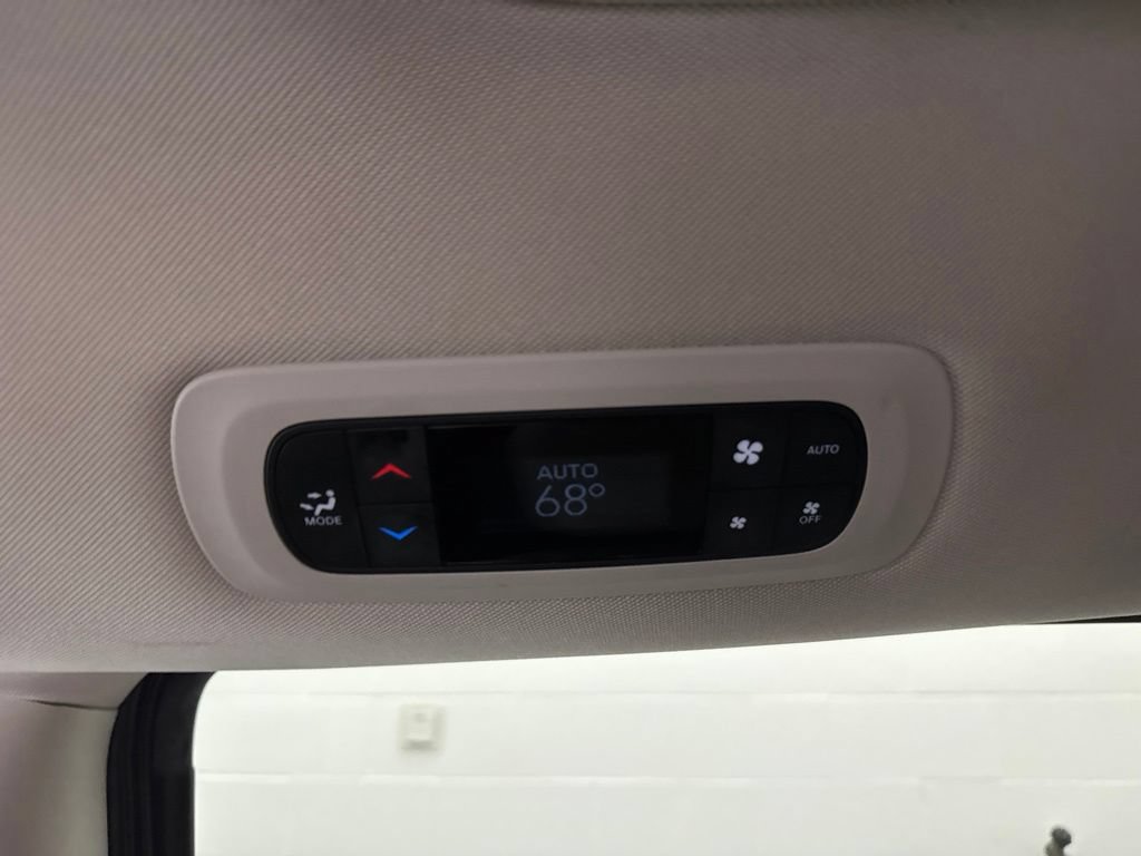 Used 2021 Chrysler Pacifica Touring-L FWD image 46
