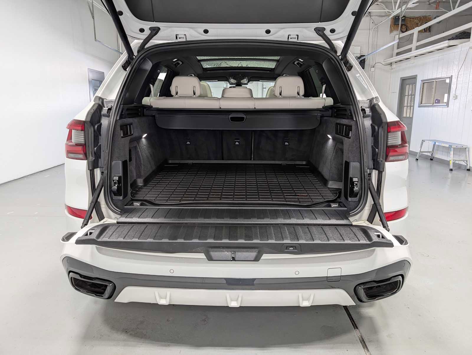 Used 2021 BMW X5 M50i AWD/4WD image 41