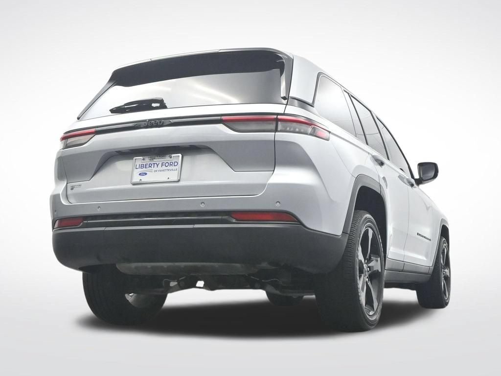 Used 2024 Jeep Grand Cherokee Altitude RWD image 46
