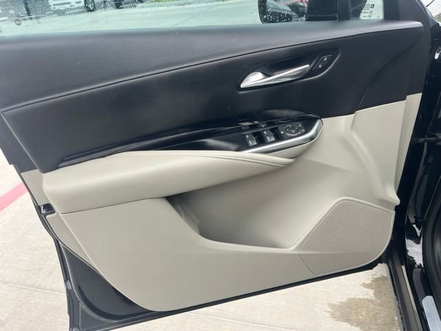 Used 2020 Cadillac XT4 Luxury w/ Cold Weather Package FWD image 11
