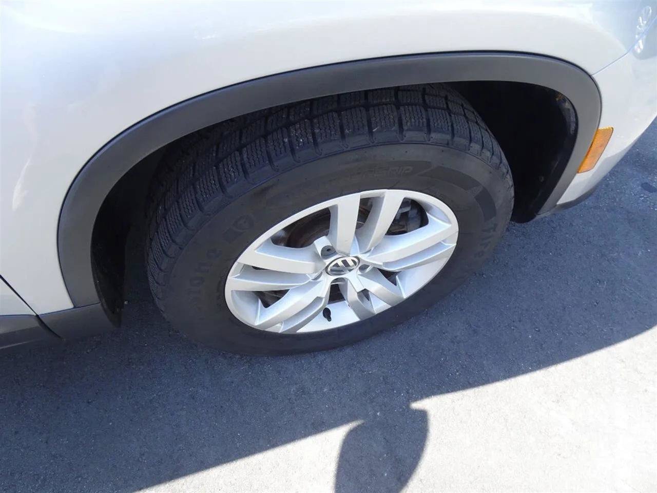 Used 2017 Volkswagen Tiguan S AWD/4WD image 15