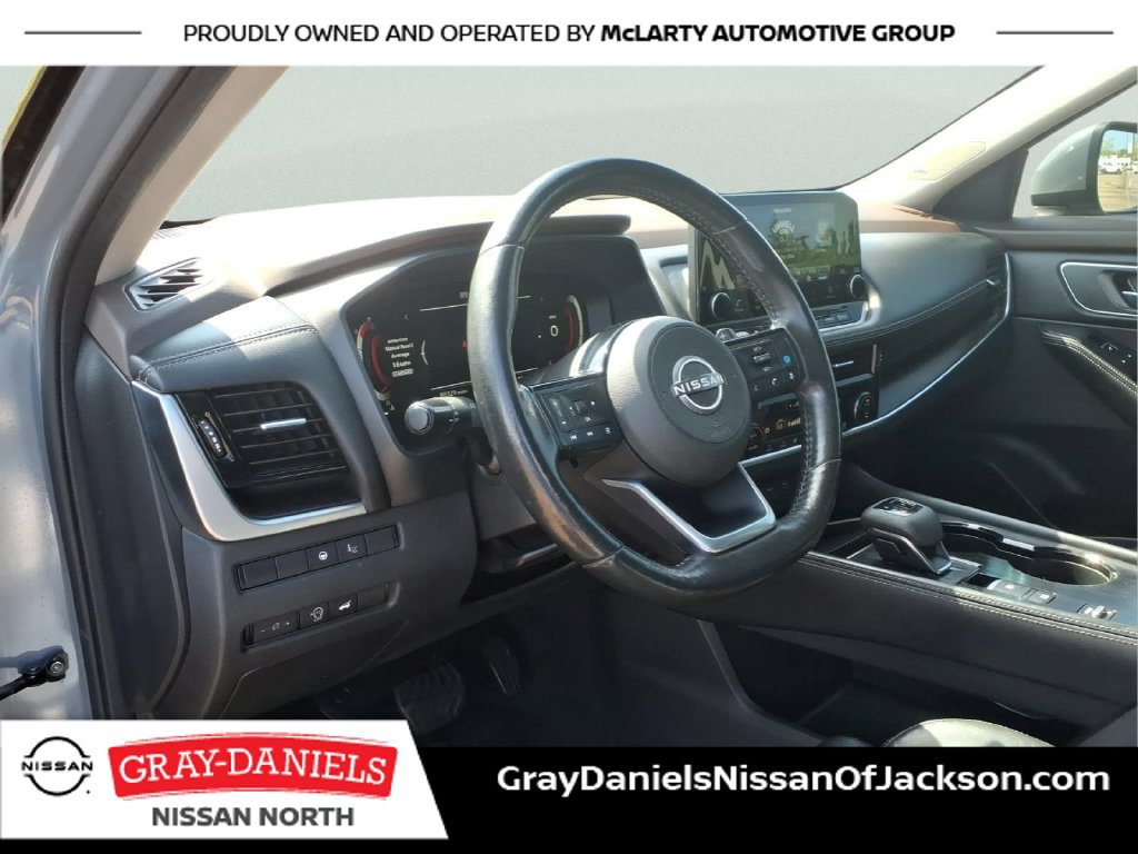 Used 2023 Nissan Rogue Platinum w/ Platinum Premium Package FWD image 11