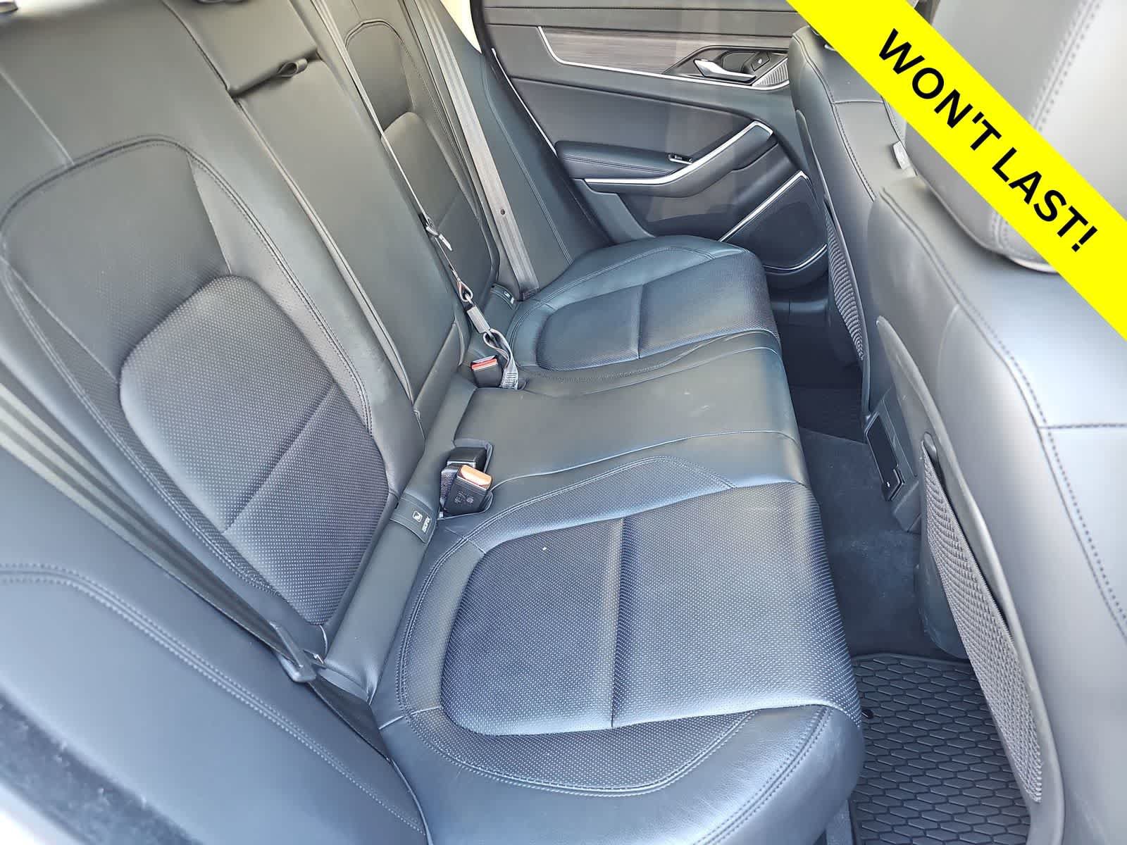 Used 2022 Jaguar XF SE RWD image 17