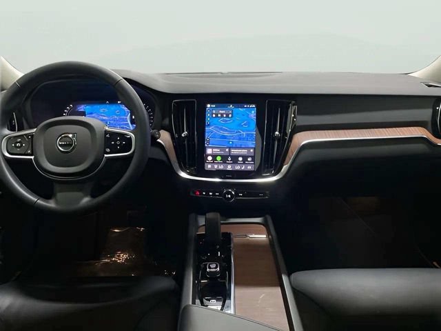 Used 2025 Volvo V60 B5 Cross Country Plus AWD/4WD image 14