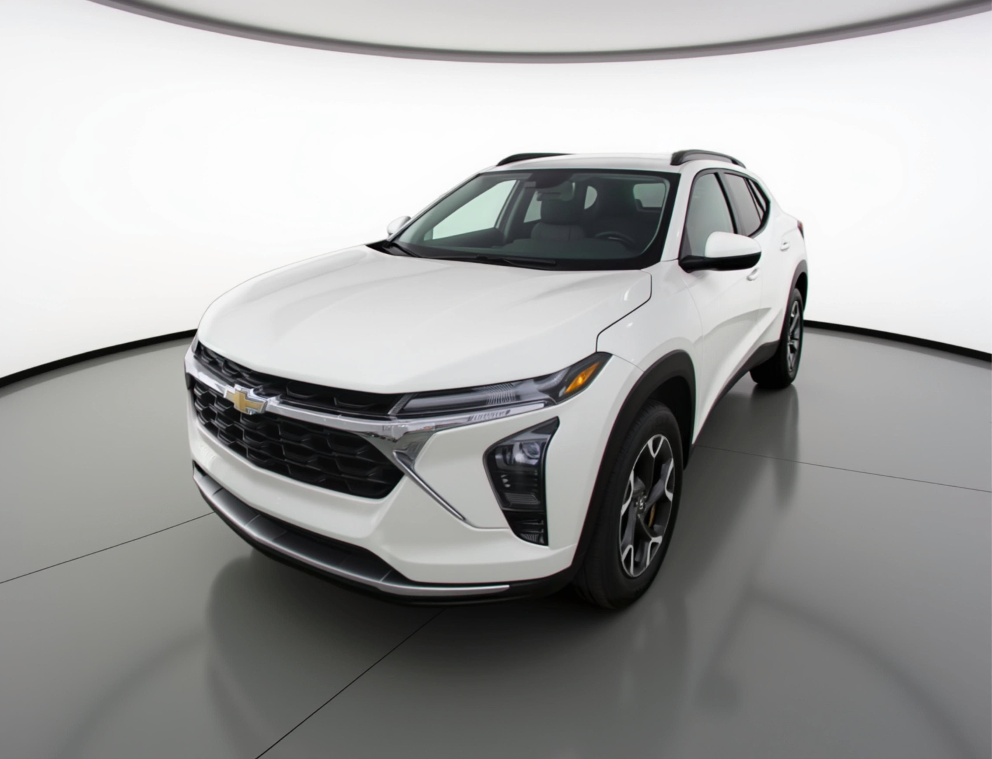Used 2025 Chevrolet Trax LT w/ LT Convenience Package FWD image 3
