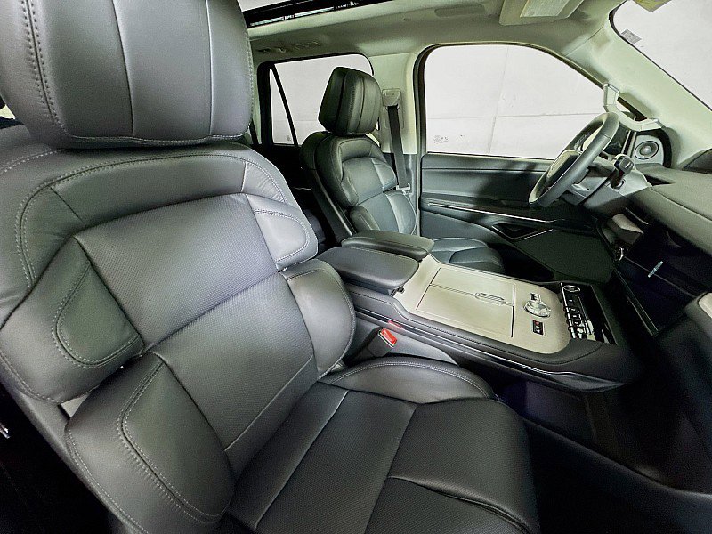 New 2025 Lincoln Navigator L Reserve image 30