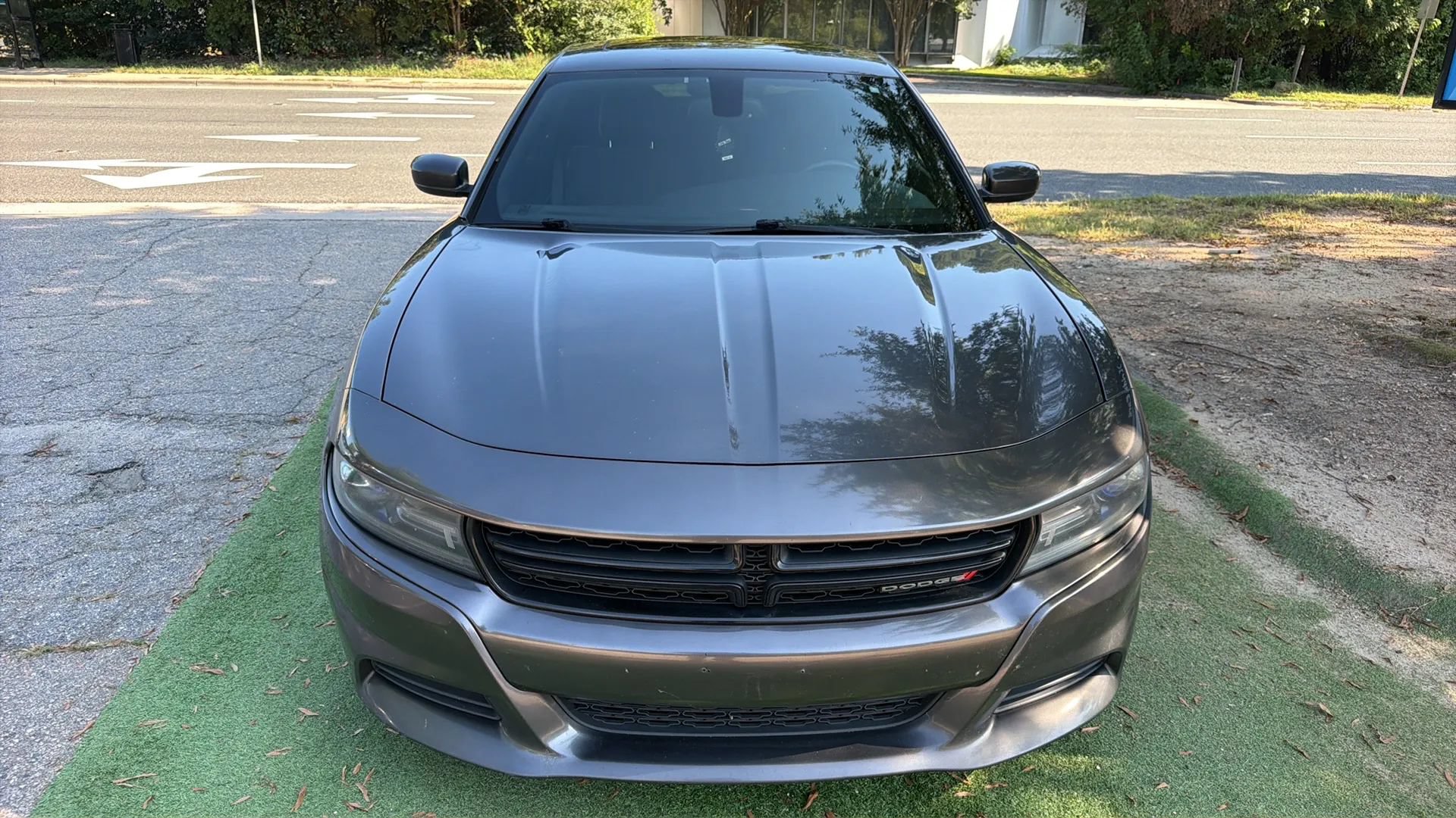 Used 2015 Dodge Charger SXT RWD image 2