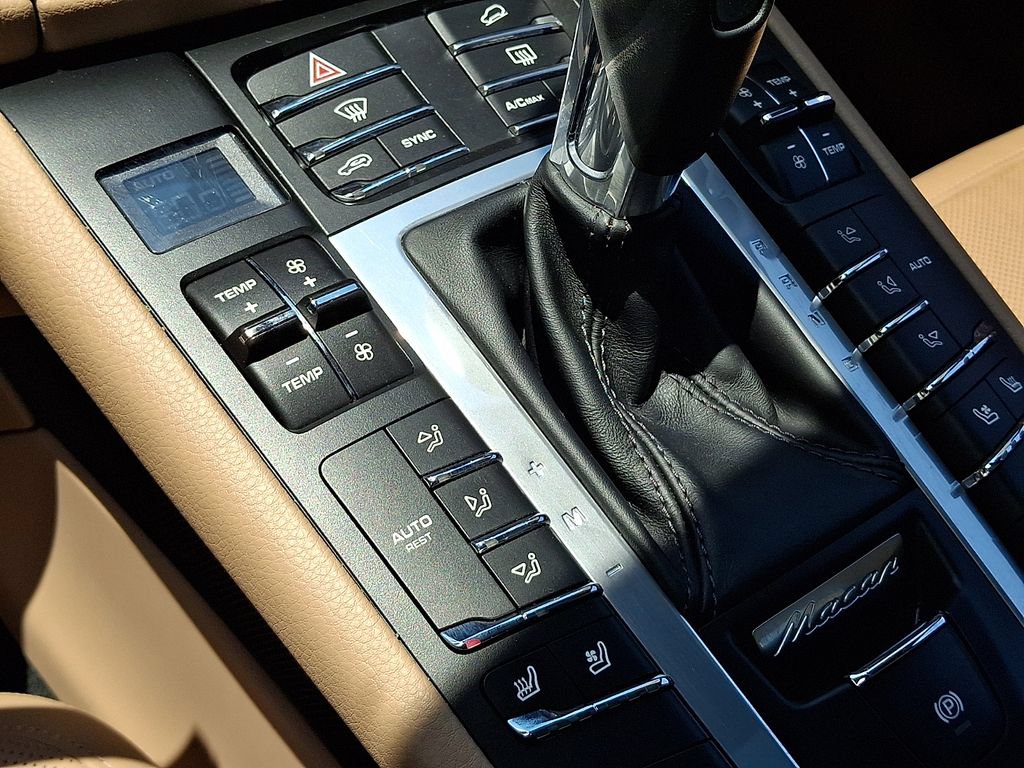 Used 2019 Porsche Macan AWD/4WD image 16