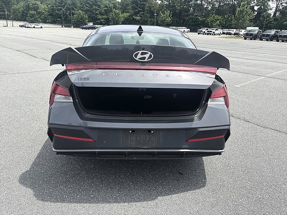 Used 2024 Hyundai Elantra SEL FWD image 23