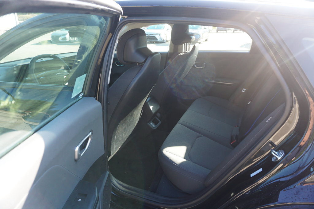 Used 2025 Kia K4 FWD image 12