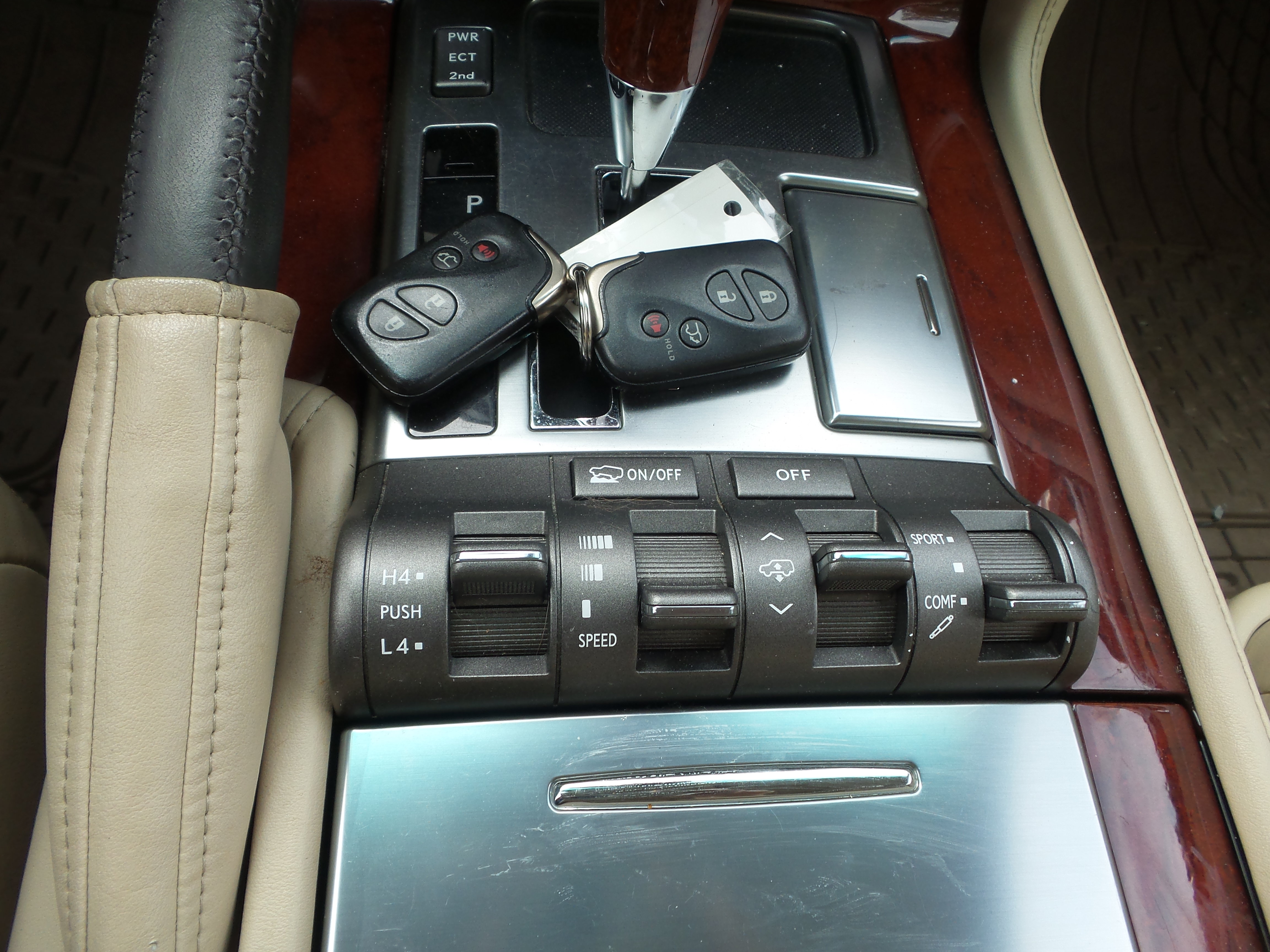 Used 2011 Lexus LX 570 4WD image 17