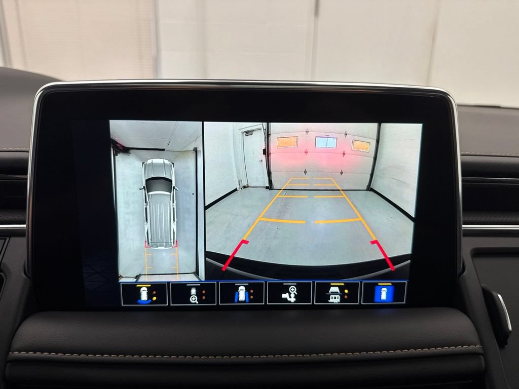 Used 2024 GMC Yukon AT4 w/ Technology Package AWD/4WD image 32