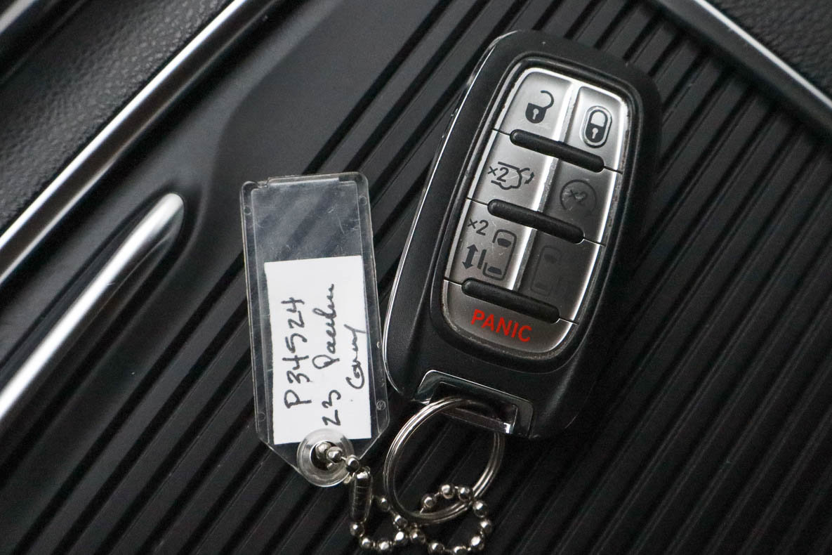 Used 2023 Chrysler Pacifica Limited FWD image 35