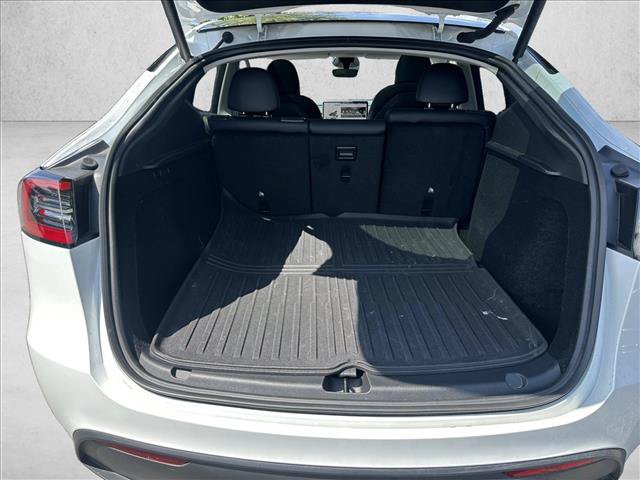 Used 2025 Tesla Model Y Long Range RWD image 12