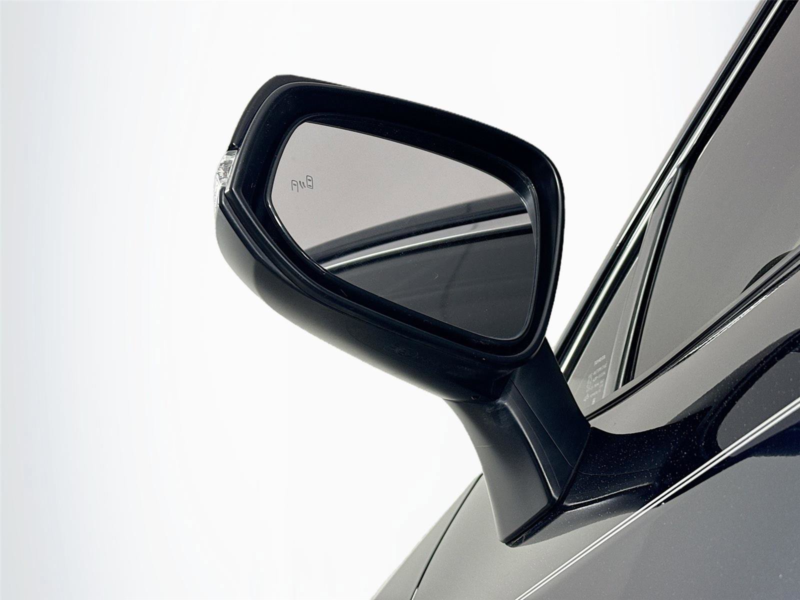 Used 2020 Toyota RAV4 XLE Premium FWD image 5