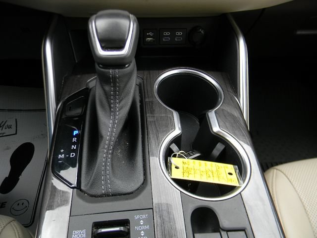 Used 2022 Toyota Highlander Limited AWD/4WD image 19