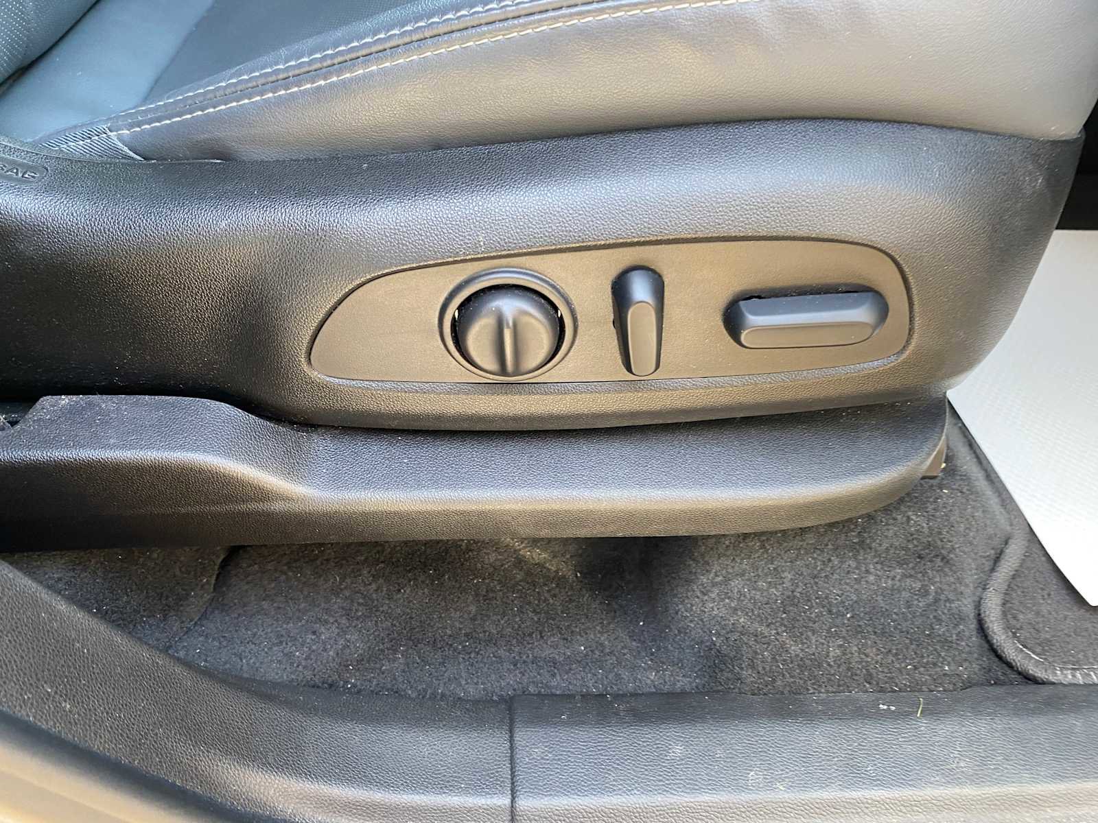 Used 2018 Buick Enclave Essence AWD/4WD image 31