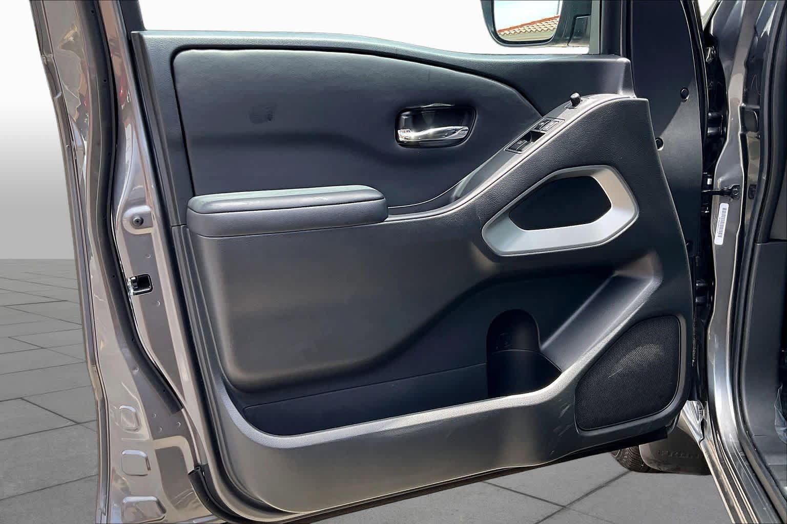 Used 2025 Nissan Frontier SV RWD image 22