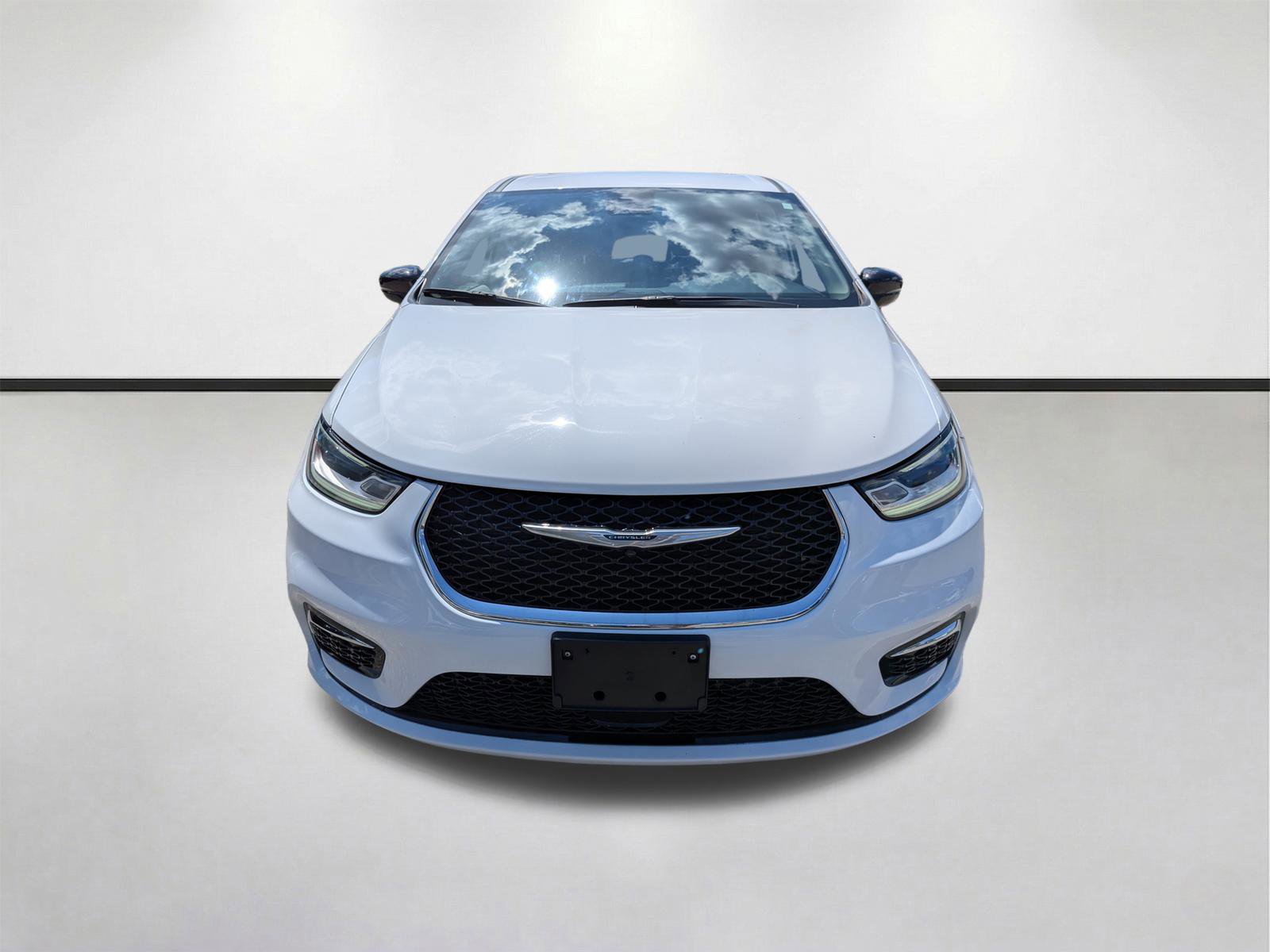 Used 2024 Chrysler Pacifica Touring-L image 9