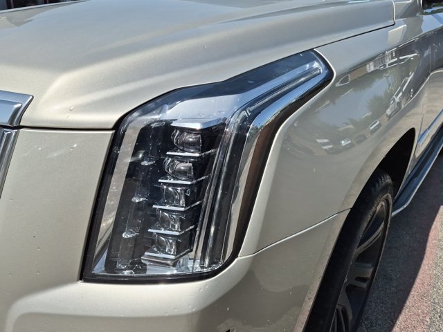 Used 2017 Cadillac Escalade Luxury RWD image 11