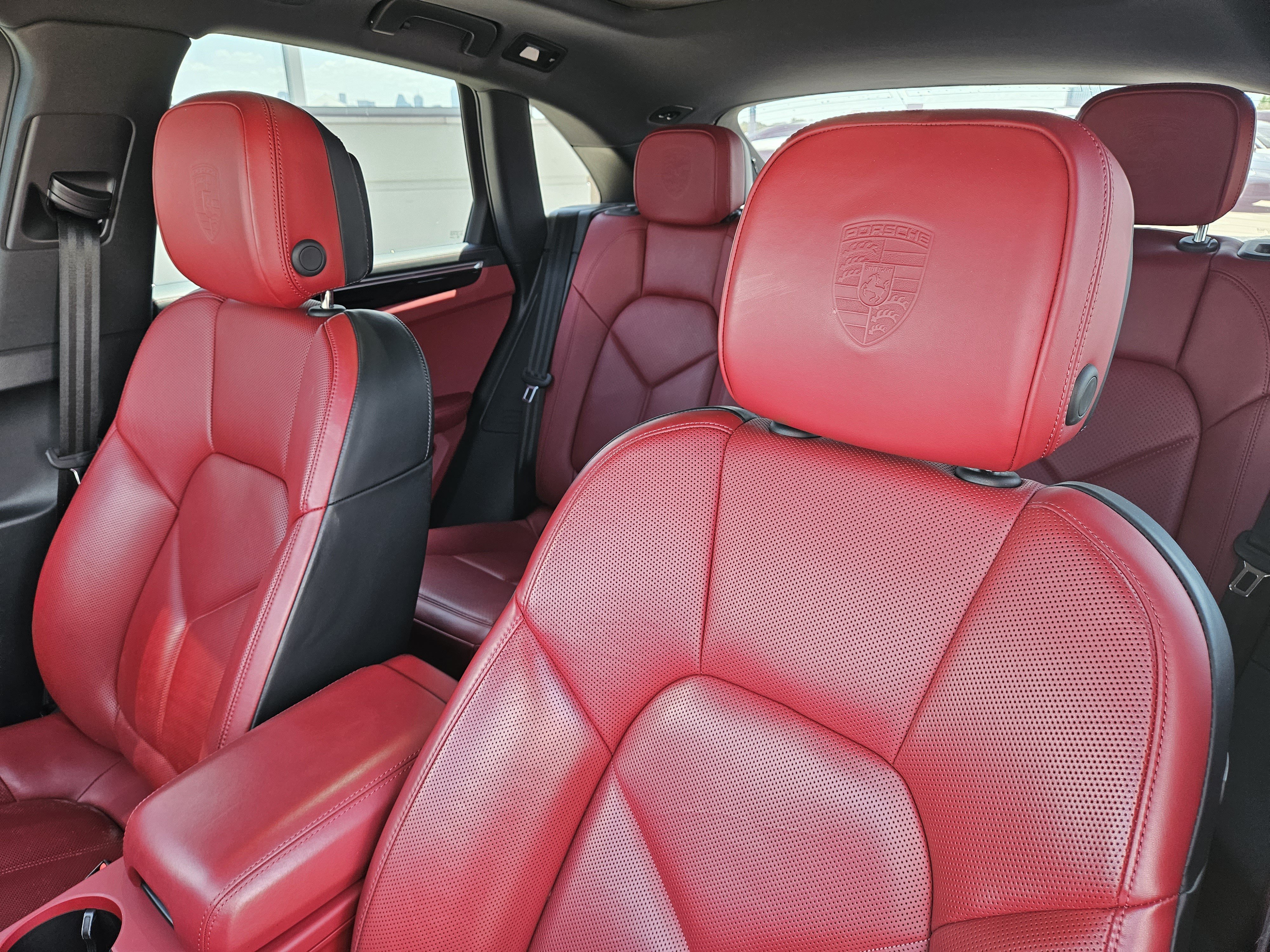 Certified 2024 Porsche Macan S AWD/4WD image 6