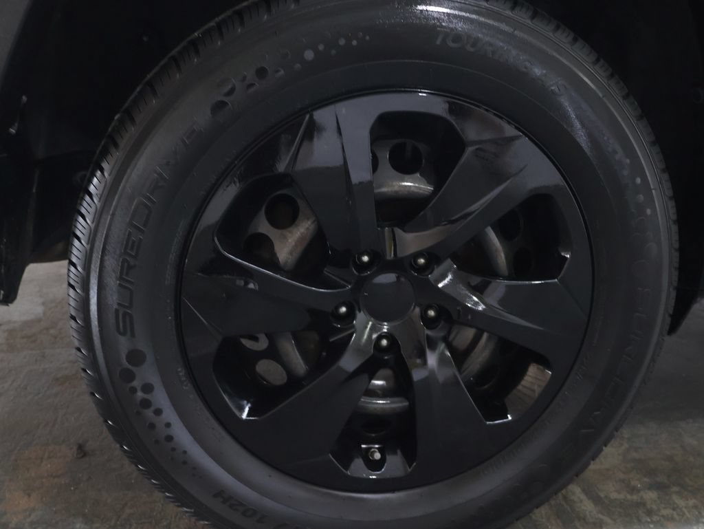 Used 2019 Toyota RAV4 LE FWD image 33