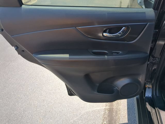 Used 2019 Nissan Rogue SV FWD image 25