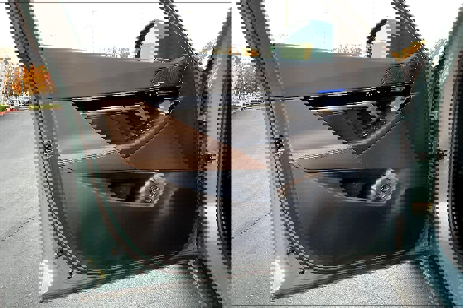 Used 2024 BMW 530i w/ Convenience Package image 26