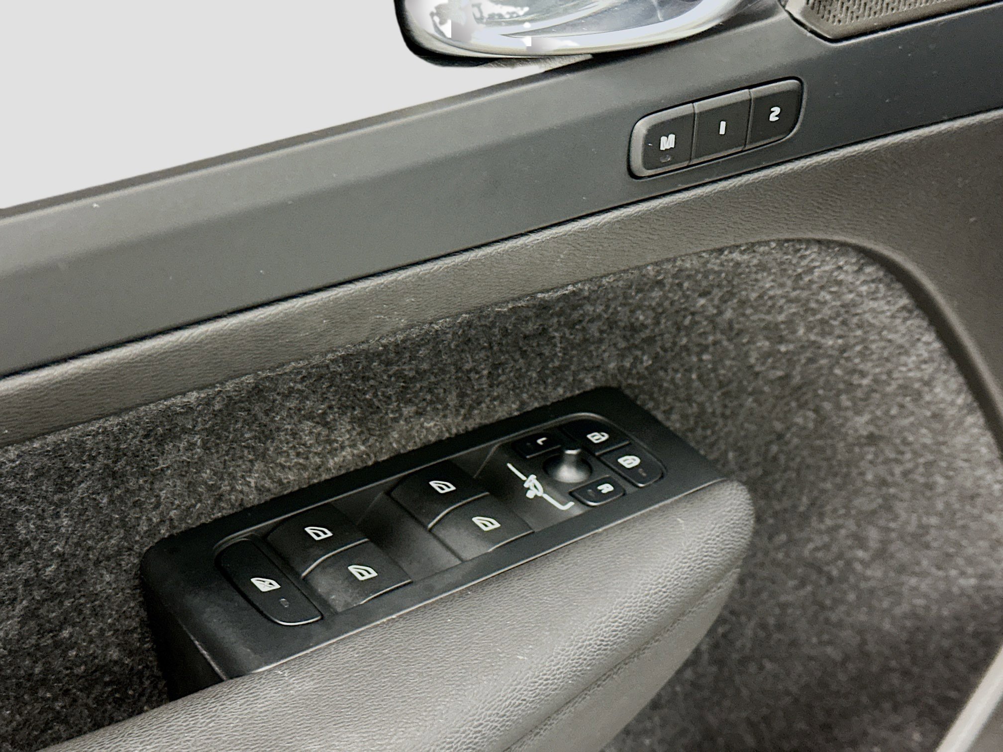 Used 2023 Volvo XC40 B5 Plus w/ Protection Package image 15