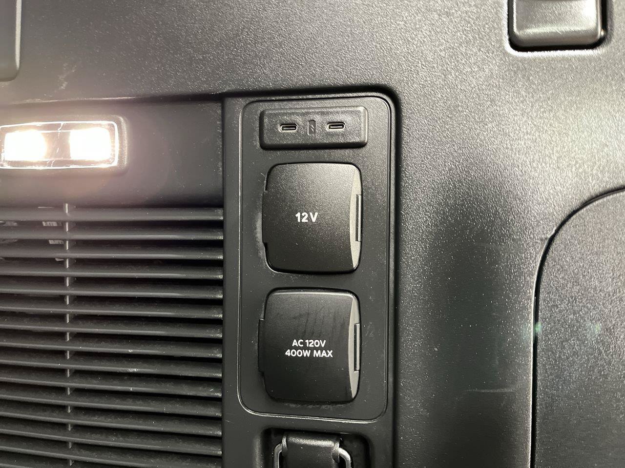 Used 2025 Ford Expedition Active AWD/4WD image 36