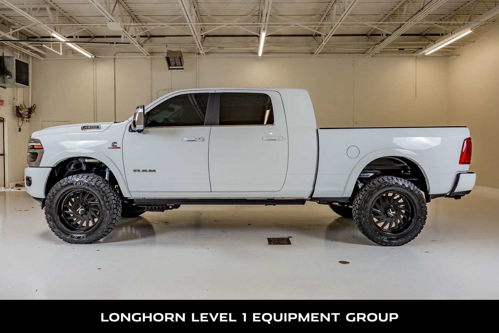 Used 2025 RAM 2500 Limited AWD/4WD image 6