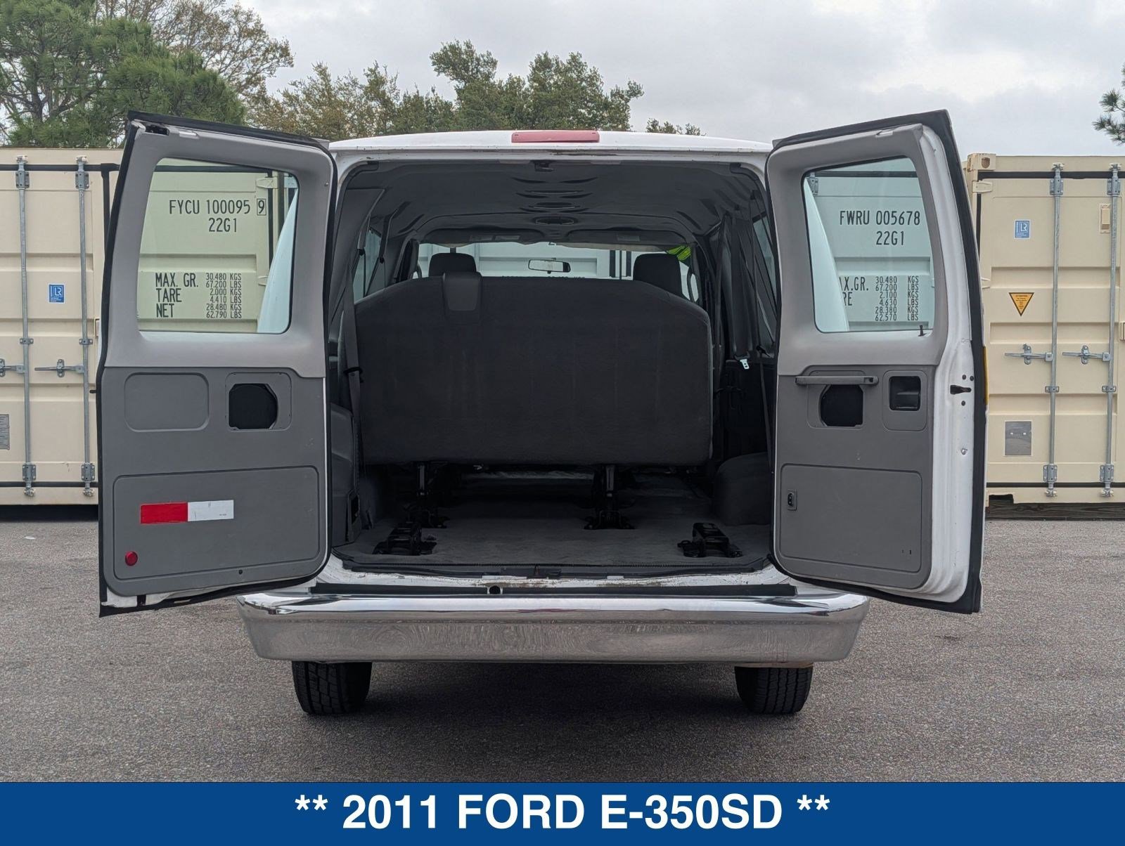 Used 2011 Ford E-350 and Econoline 350 XLT image 13