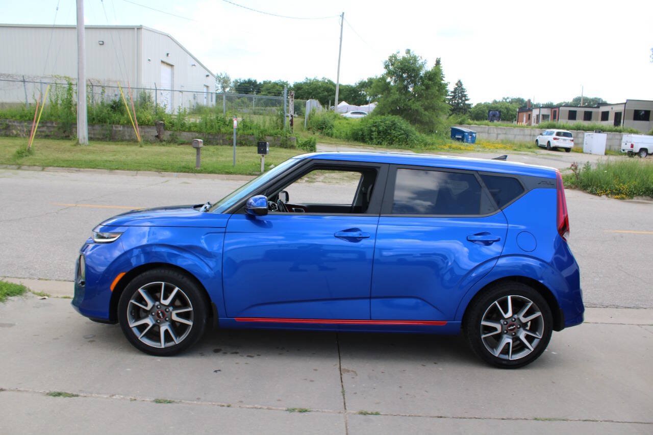 Used 2022 Kia Soul Turbo FWD image 5