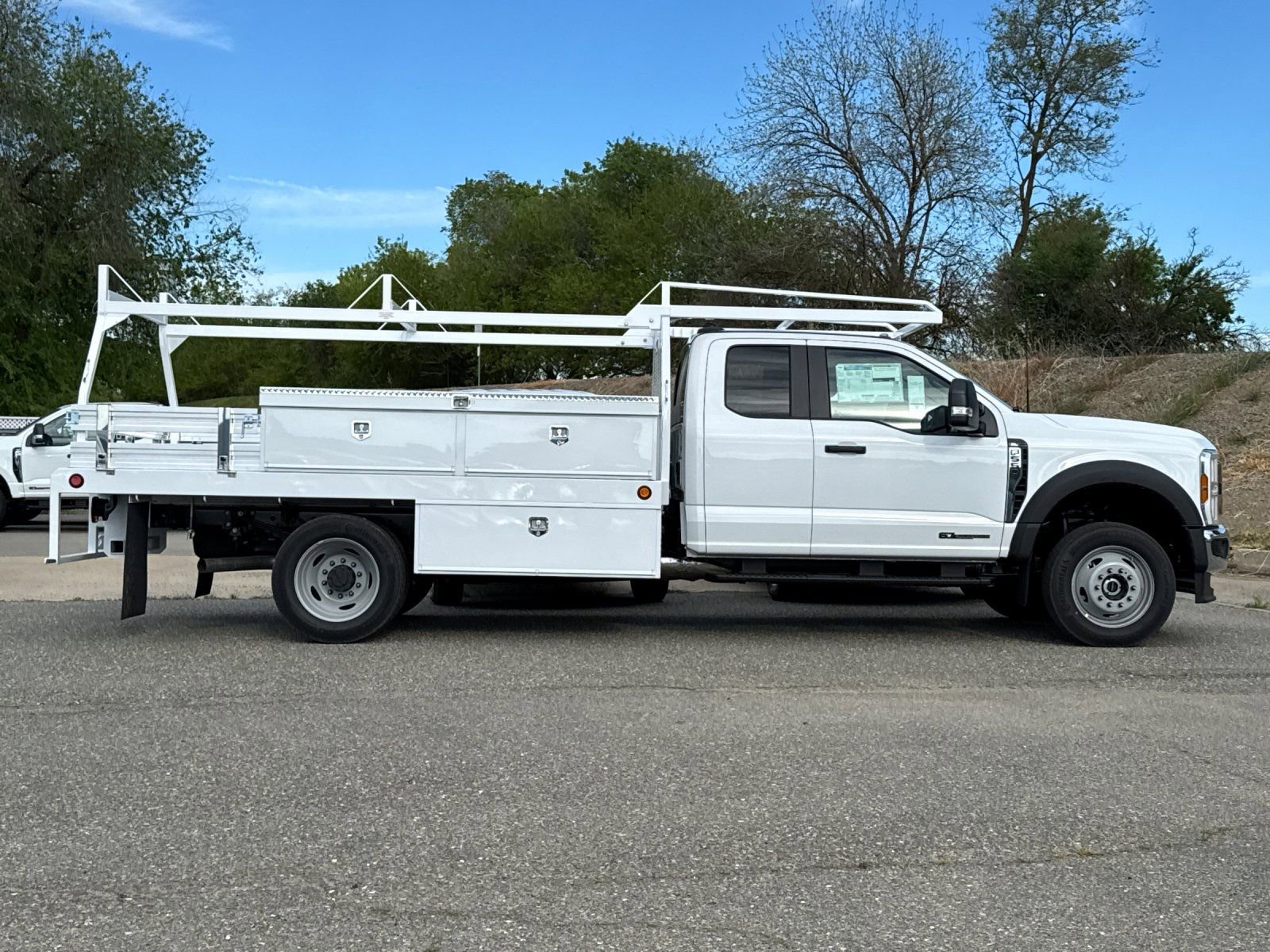 New 2025 Ford F550 4x4 SuperCab Super Duty image 2