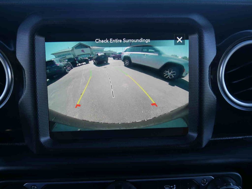 Used 2022 Jeep Wrangler Unlimited Sahara image 43