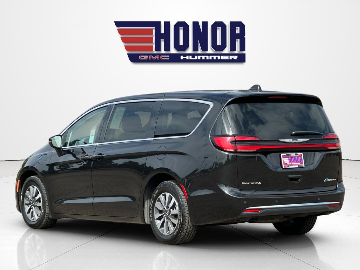 Used 2023 Chrysler Pacifica Touring-L FWD image 6