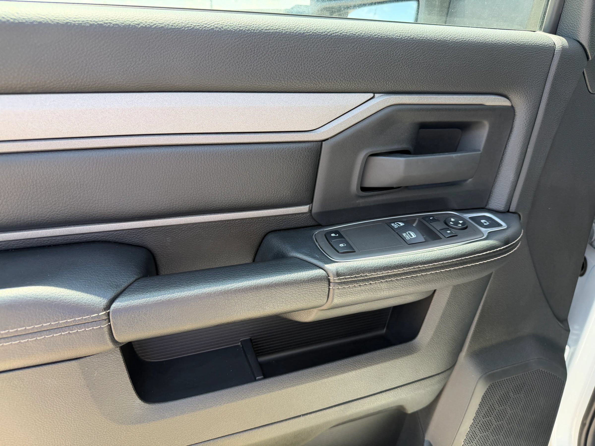 Used 2023 RAM 4500 Tradesman RWD image 16
