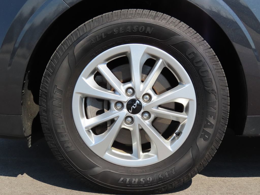 Used 2023 Kia Carnival LX FWD image 10