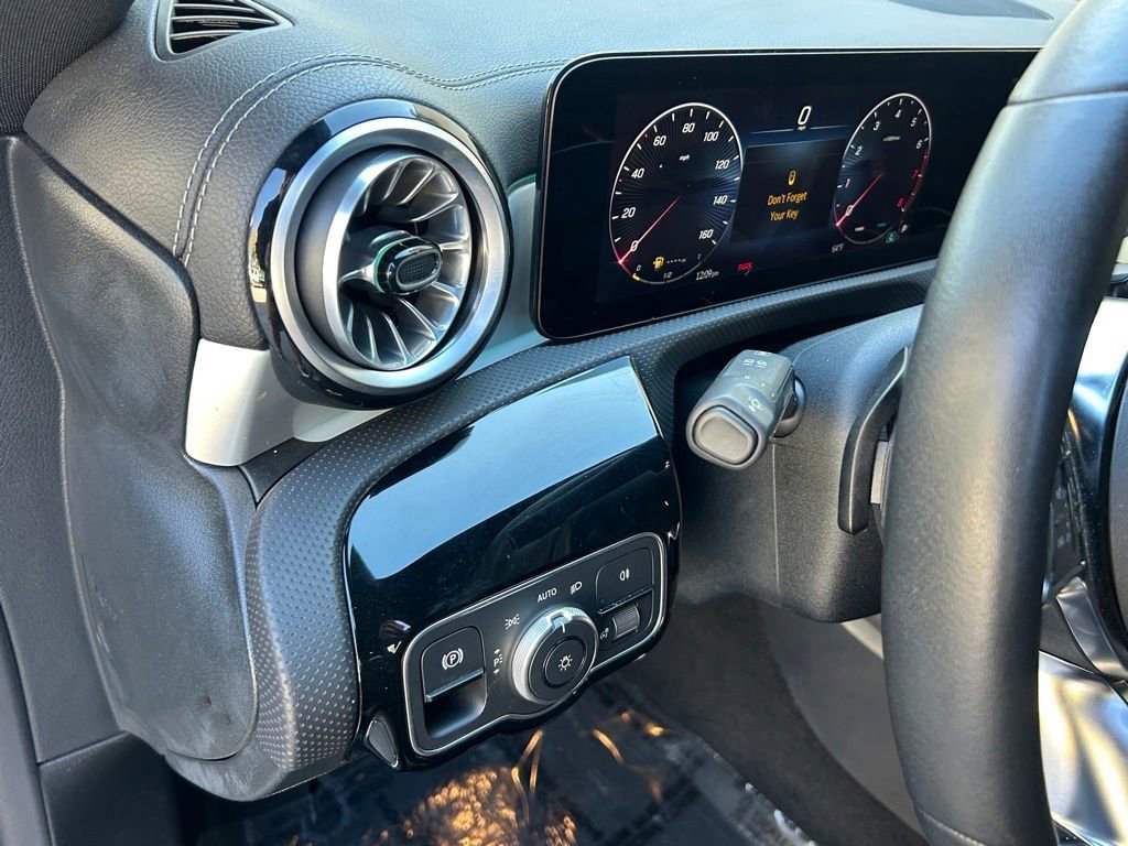 Used 2024 Mercedes-Benz CLA 250 image 39